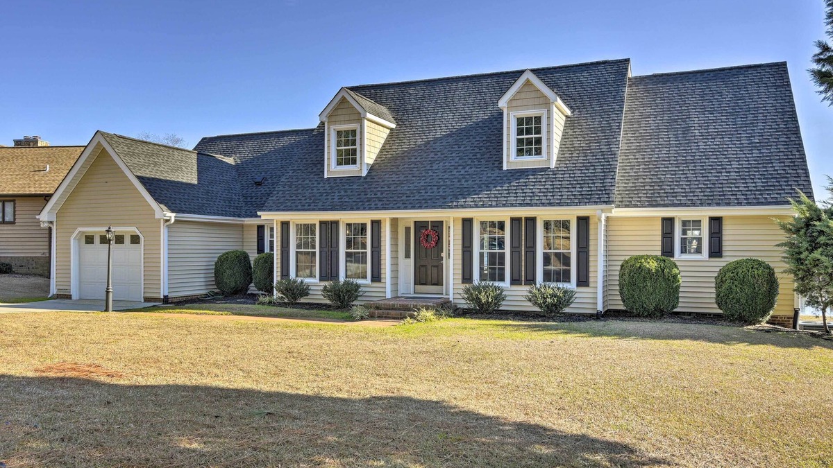 Olivia House | Carolina Lakes Family Home w/Pool, Kayaks & Dock!
