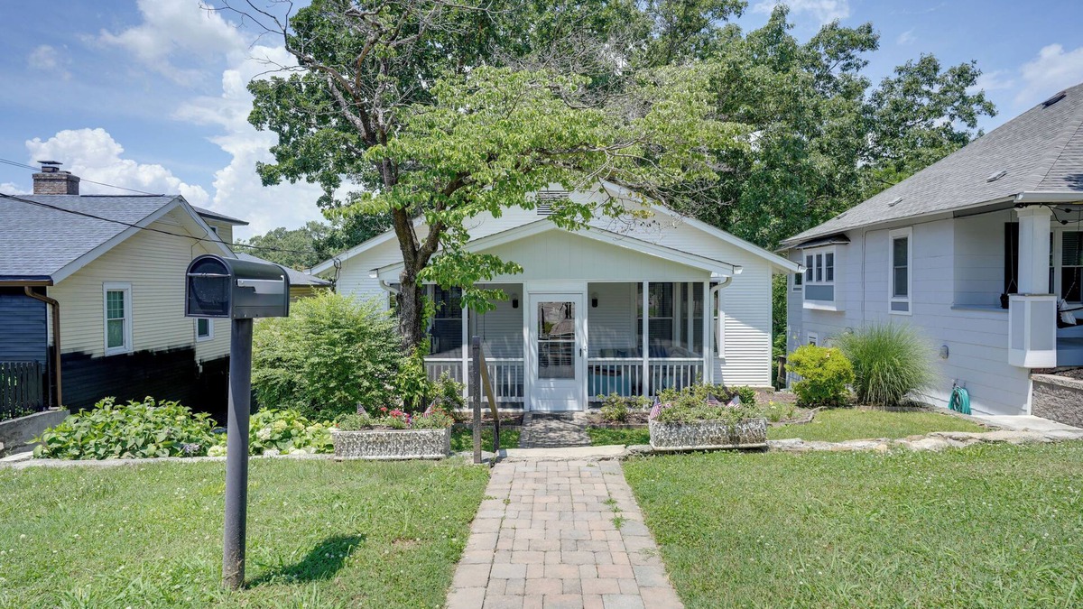 North Chattanooga Cottage | 'Carousel Cottage:' North Chattanooga Home!