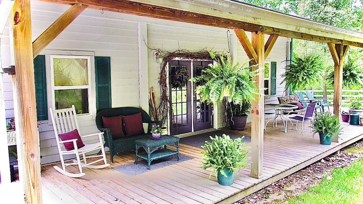 Carbon Hill Cabin | Carp's Cabin: 2 bedroom budget-friendly, modern farmhouse w/hot tub, NO WIFI