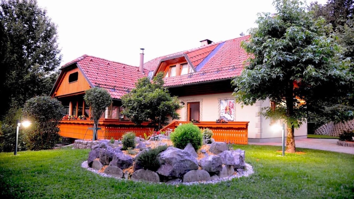 Skofja Loka House | Carpenters Dream House with a garden and swimming pool