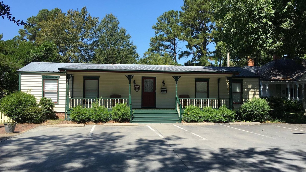 Wilson Bed & Breakfast | Carriage Home Near Barton College