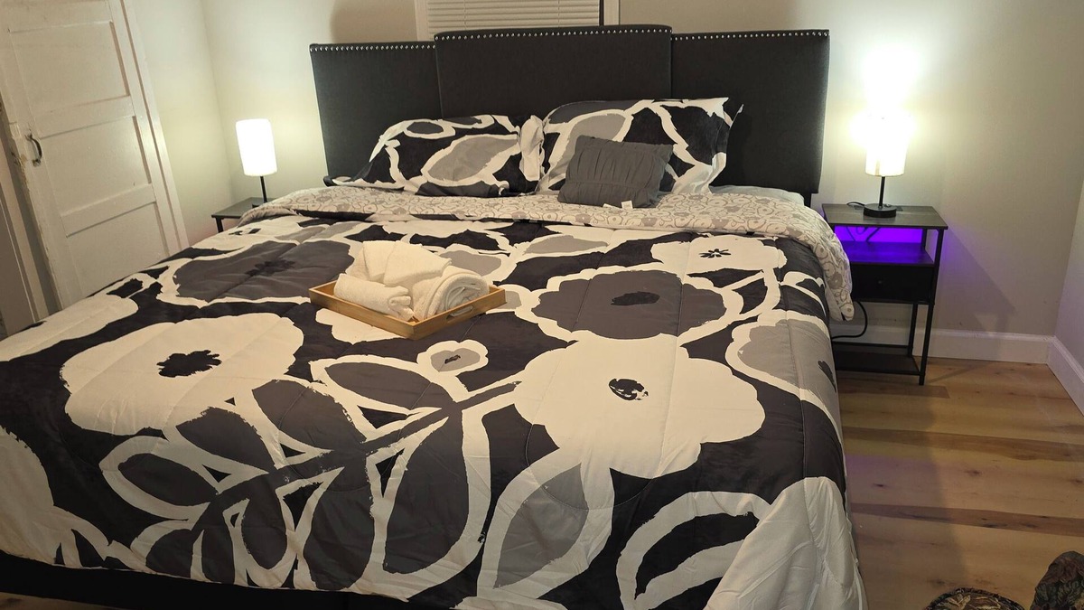 Fayette Condo | Carriage House by CMU - Lower Condo - Kitchen, King Bed, 70" TV Fast WiFi & AC