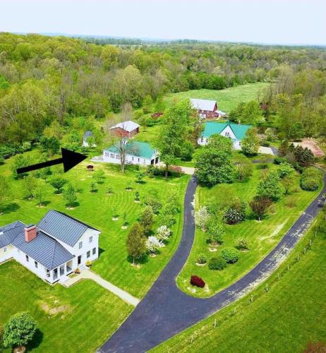 Hillsboro House | Carriage House Farm-stay near Rocky Fork Lake