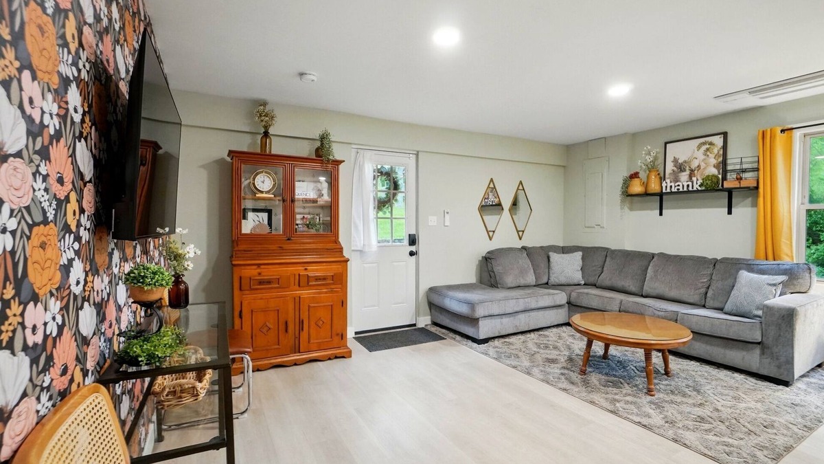 Milford Apartment | Carriage House Retreat 1