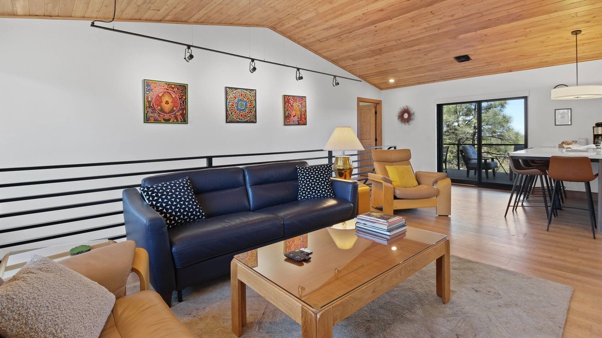 Overgaard Apartment | Carriage House
