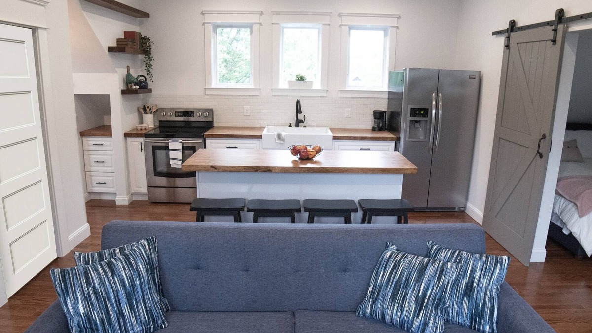 Rolling Acres House | Carriage House with 2 Queens in Trendy, Walkable East Nashville Neighborhood
