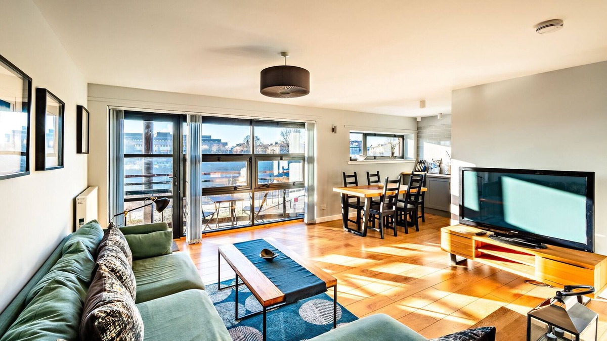 City Centre Glasgow Apartment | Carrick Quay Two bedrooms with balcony
