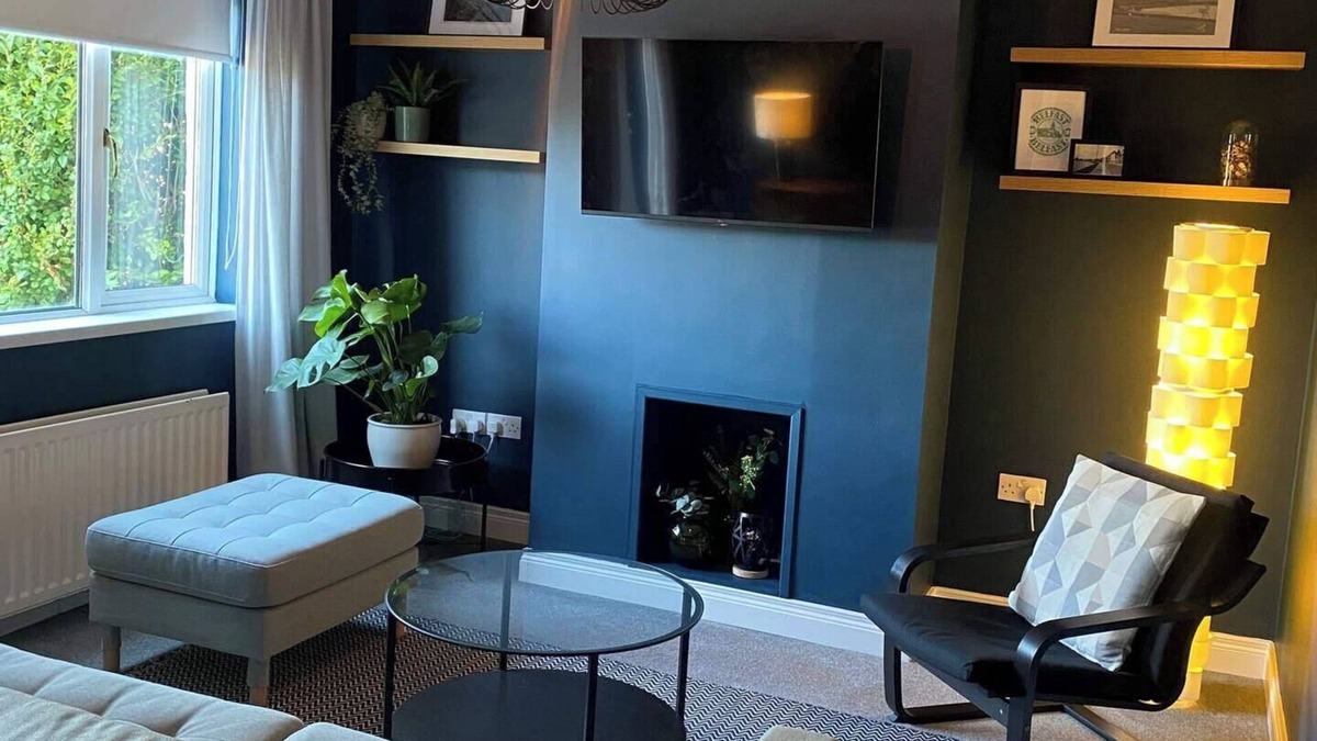 Carrickfergus House | Carrick Retreat - Free off street parking