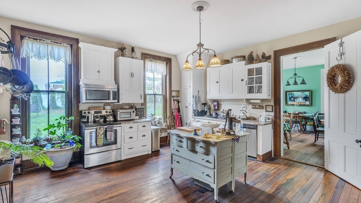 Glasgow Cottage | Carroll Cottage 1 Bedroom by Main Street Bed & Breakfast