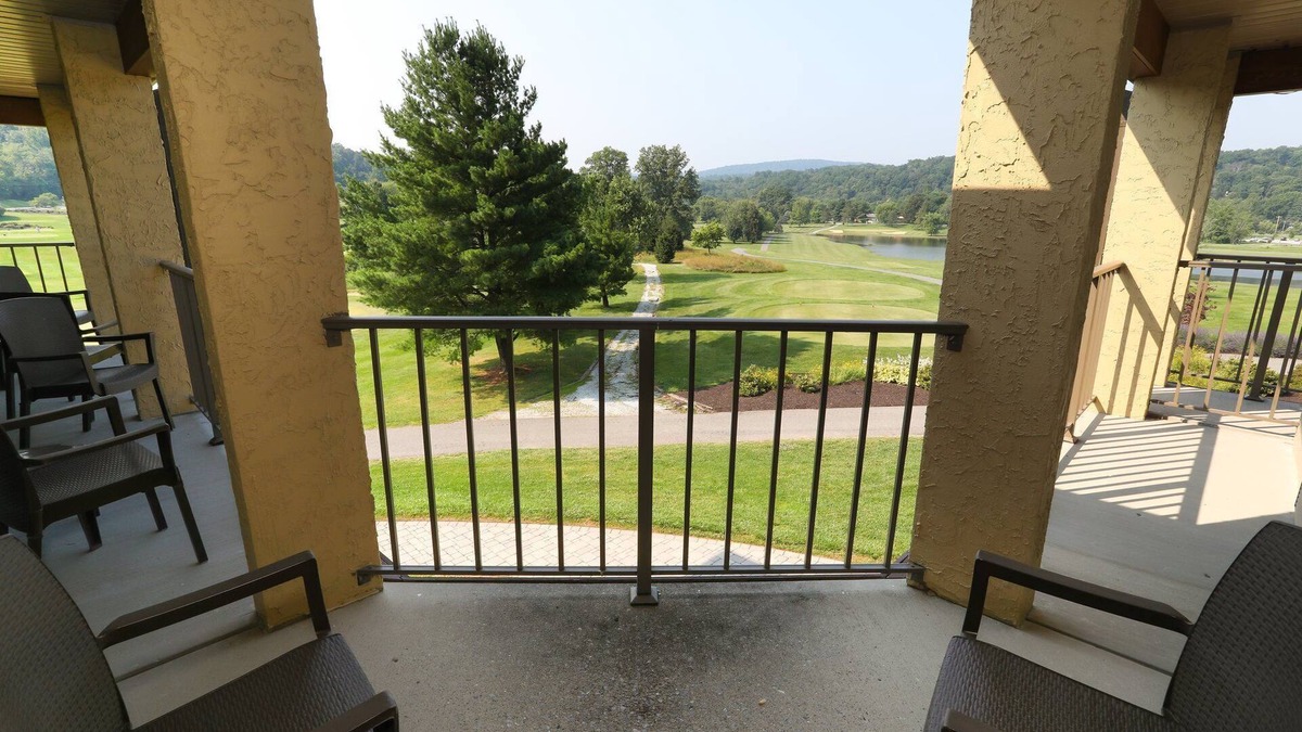 Fairfield Apartment | Carroll Valley Retreat | King Deluxe + Pool & Golf