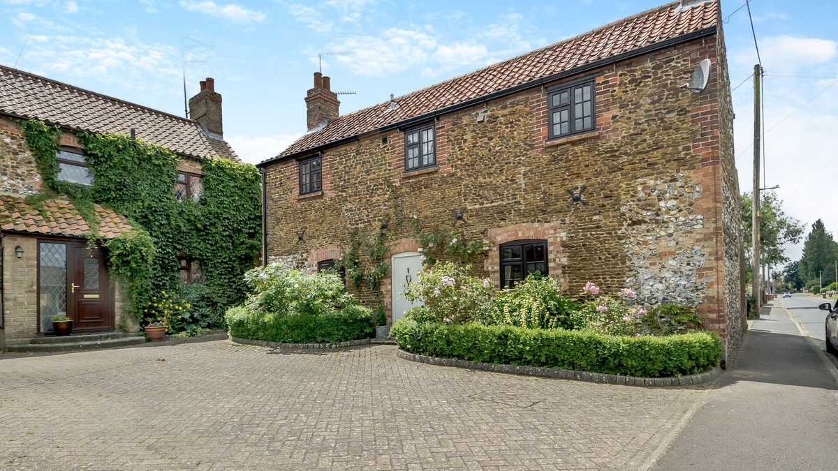Grimston House | Carrstone Cottage - Two Bedroom House, Sleeps 4