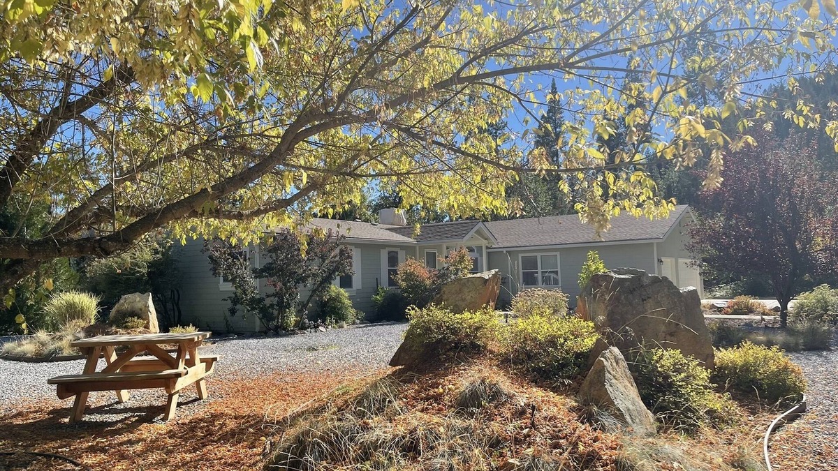 Trinity Center House | CARRVILLE LOOP HOME - SLEEPS 12! NORTH END OF TRINITY LAKE!