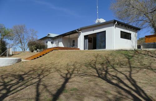 Mpofana House | Carshalton Cottage