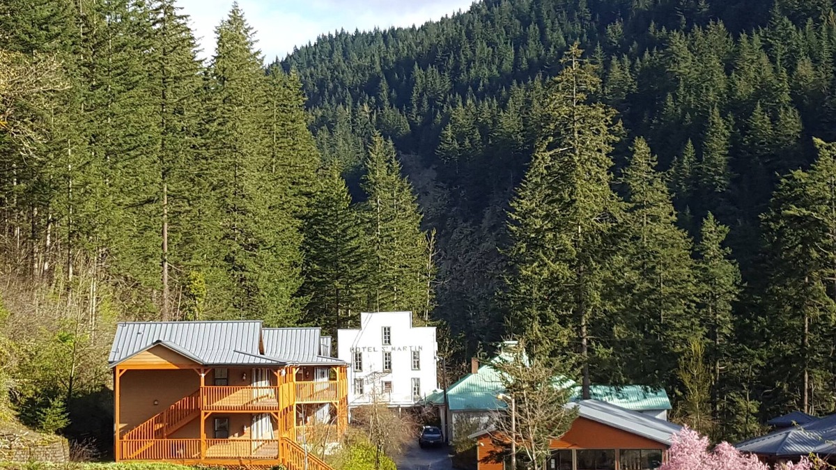 Carson Hotel | Carson Hot Springs Resort