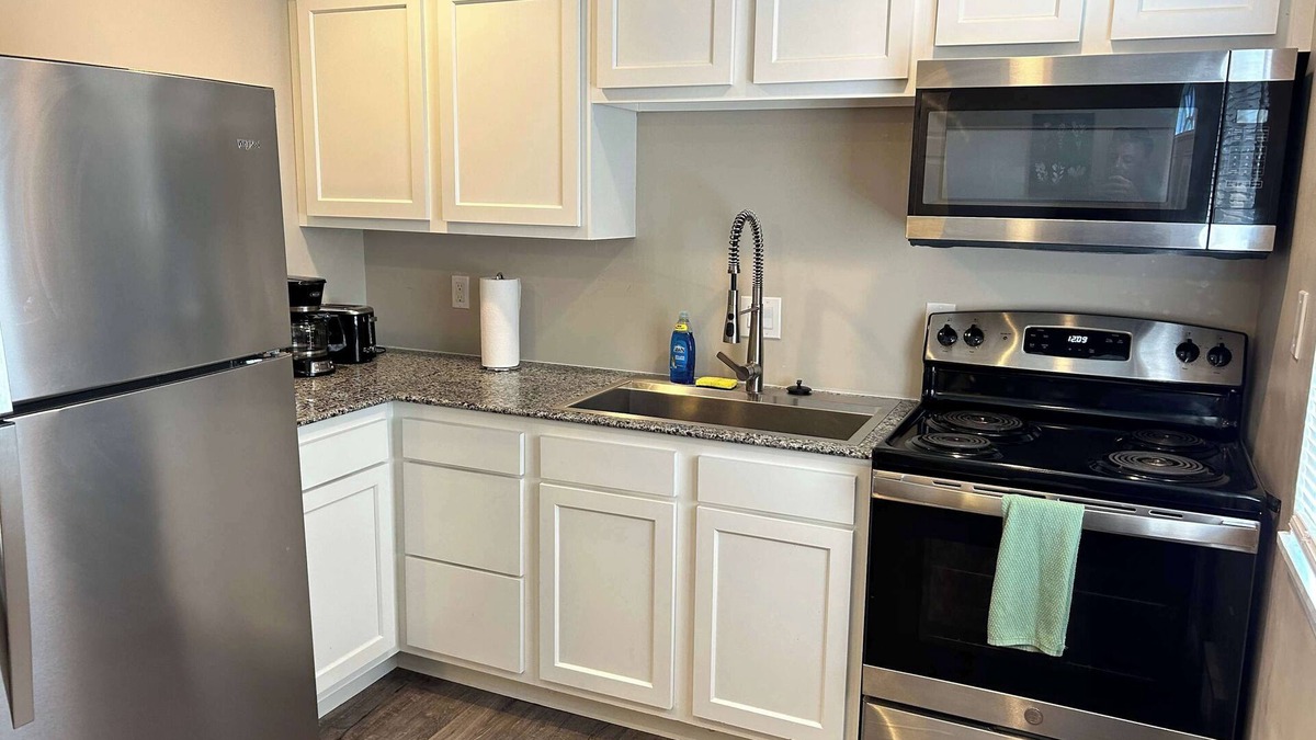 Norwood Apartment | Carter #1, Two bedroom unit near Xavier, Downtown