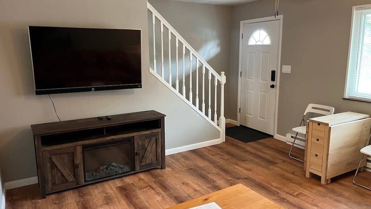 Norwood Apartment | Carter #3, Two bedroom unit near Xavier, Downtown