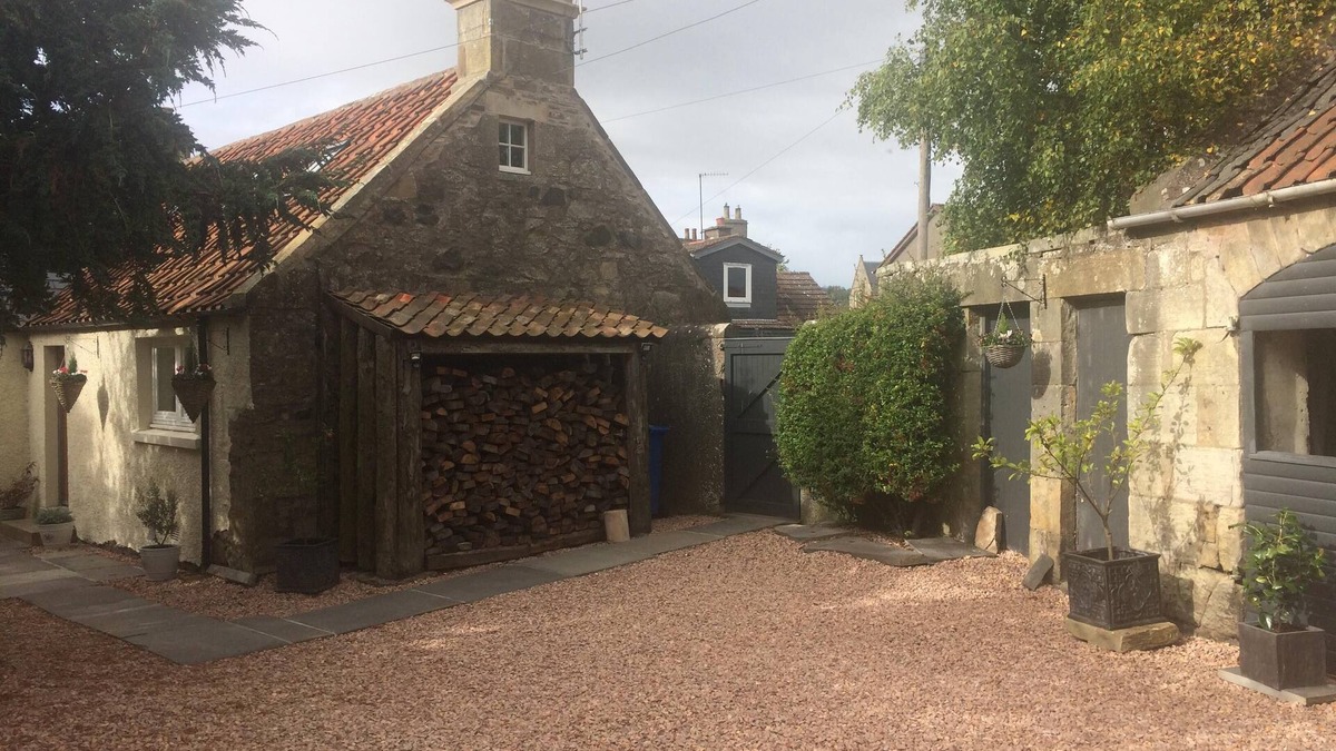 Cupar Cottage | Carters Cottage is a 200 year old fully refurbished stone built weavers cottage.