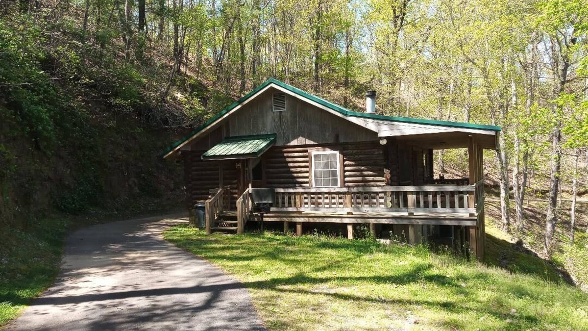Tate Cabin | Carters Lakeside Log Cabin #1. Located in Carters Lake Marina, with boat slip !