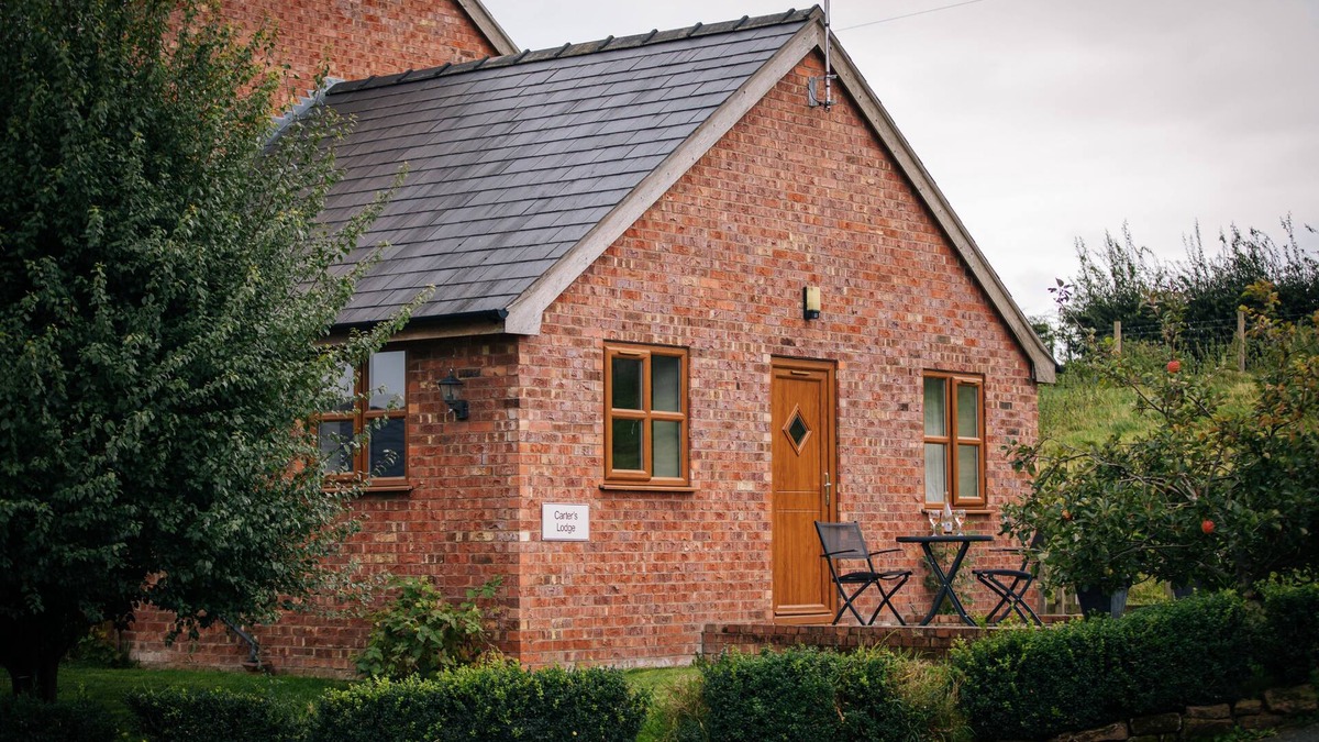 Malpas Apartment | Carters Lodge - One bedroomed cottage all on one level