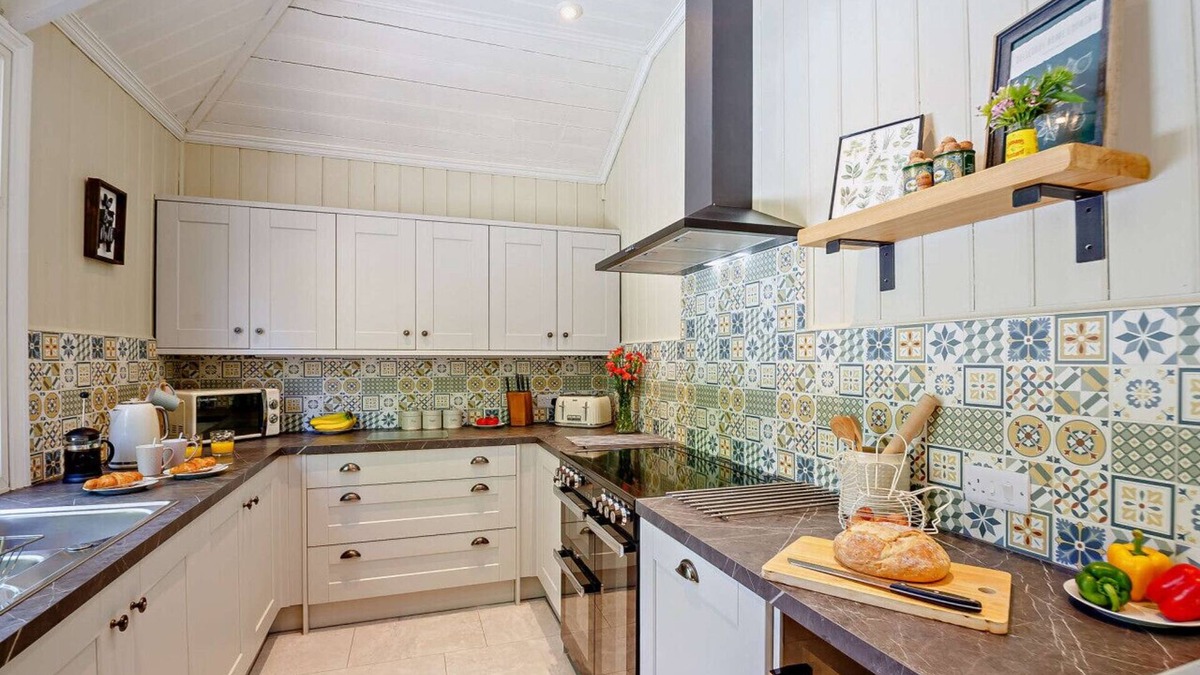 Abergele House | Cartrefle - Four Bedroom House, Sleeps 8