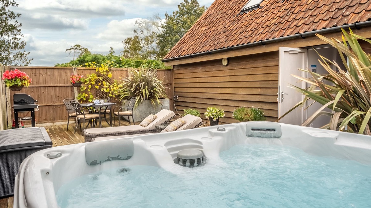Hoveton Cabin | Cartshed Lodge, Hoveton, Norfolk
