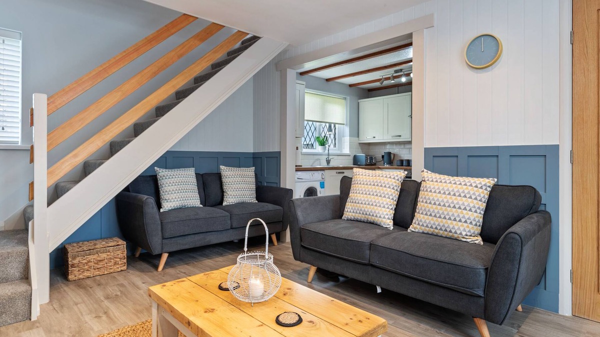 St. Florence Cottage | Cartwright's Cottage - Pool, Sports Courts, Park