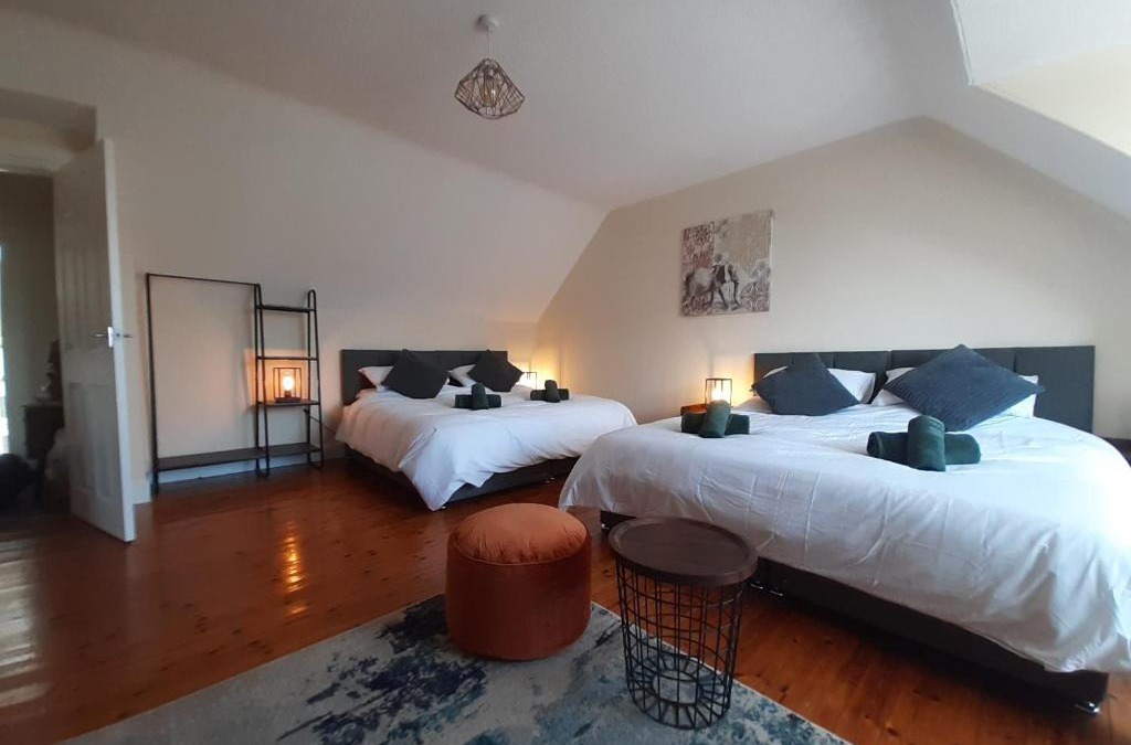 Glenrothes Apartment | Carvetii - Laurel House - 2 bed House sleeps up to 8