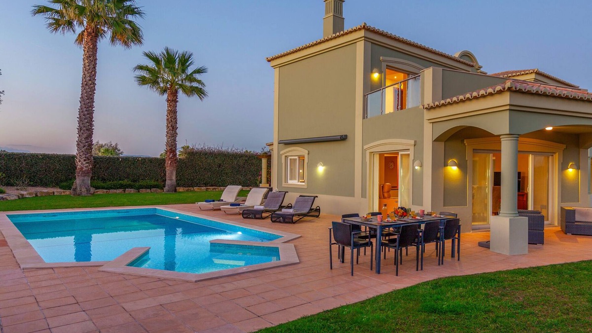 Estombar Villa | Carvoeiro Escape w/Heatable Pool & BBQ
