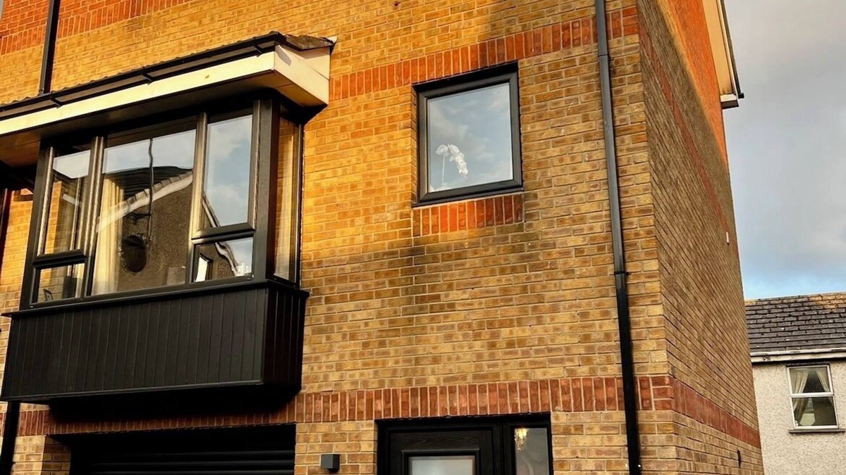 Portrush House | Caryis by the Sea nModern newly renovated central location home 150m from beach.