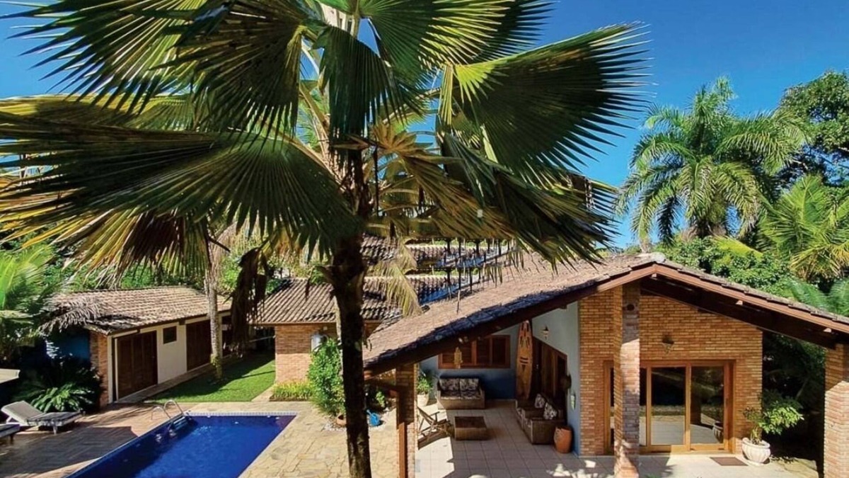 Itamambuca House | Casa Para Famílias com Quadra de Futebol, Piscina e há Poucos Metros da Praia