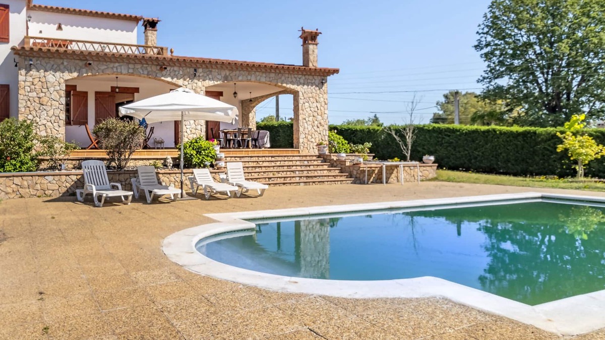 Can Carbonell House | Casa Carbonell - Lovely house with pool and garden