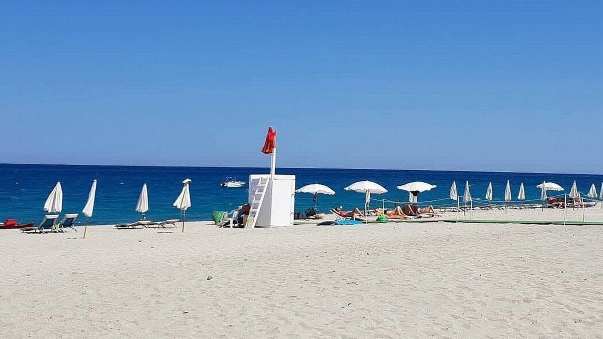Santa Caterina Dello Ionio Marina House | Casa Iorana A: A welcoming two-story townhouse located right on the beach, with Free WI-FI.