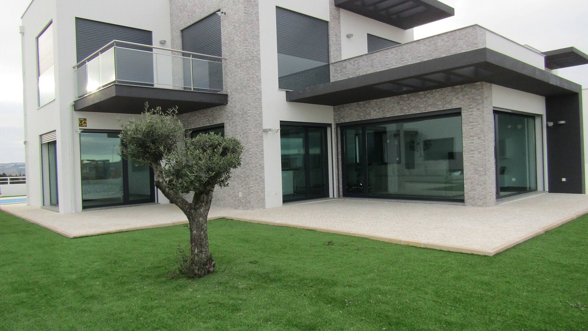 Bombarral House | Casa da Colina - Villa in the Countryside