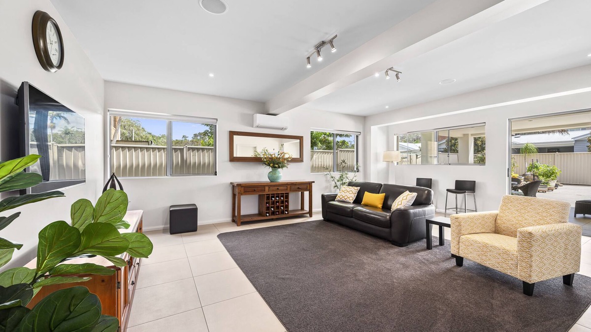 Woolgoolga Bed & Breakfast | CASA 28 Wharf Street - Walk to the Beach
