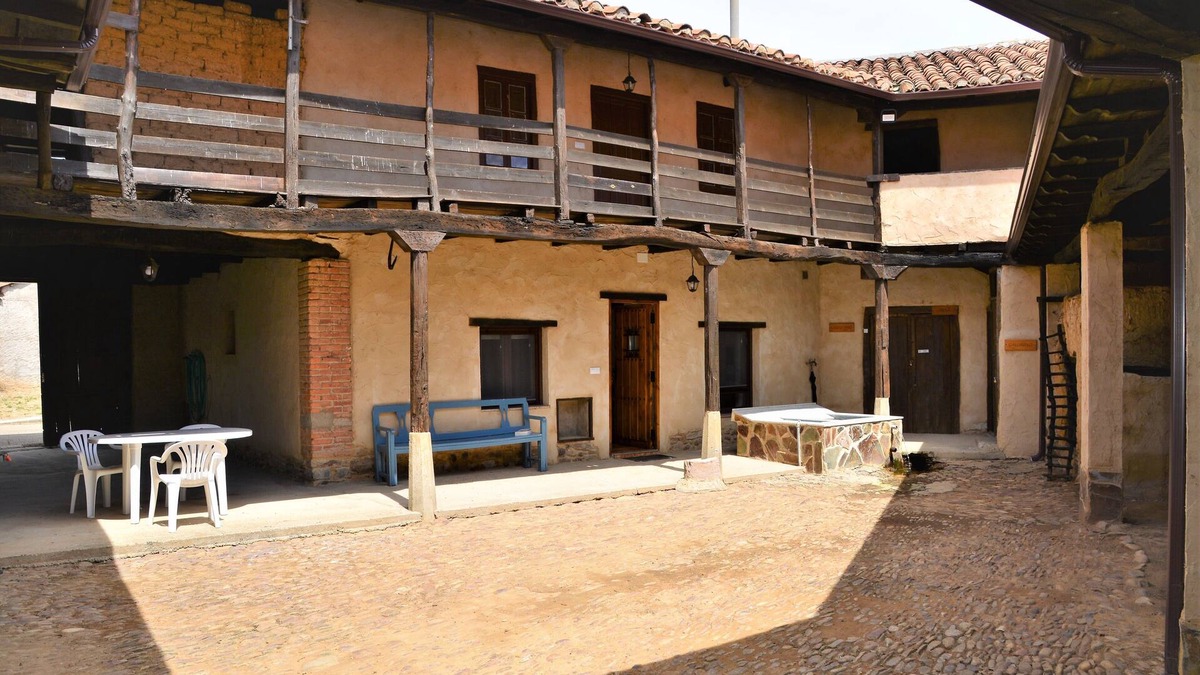 Antonan del Valle Cottage | Casa Abuela Tina, spacious with cobblestone patio, source of spring water