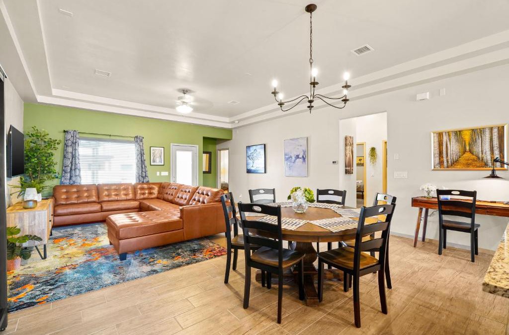 Biggs Field House | Casa Agave - Comfortable Eastlake Retreat