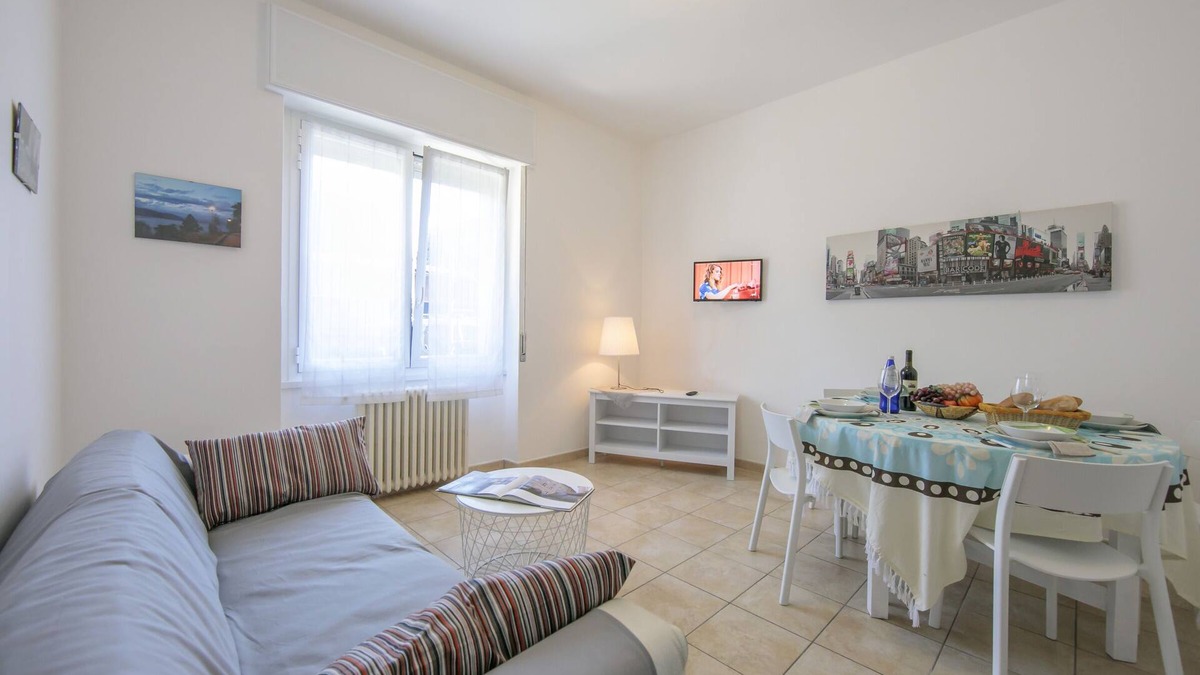 Ispra Apartment | Casa Al Caprifoglio 600m From Beach, Ispra, Italy