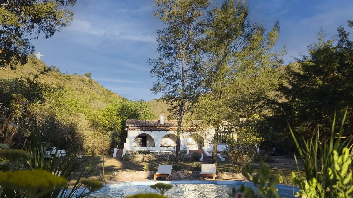 La Cumbre House | Casa al pie de la Montaña con Cama King, Pileta y Mesa de Pool