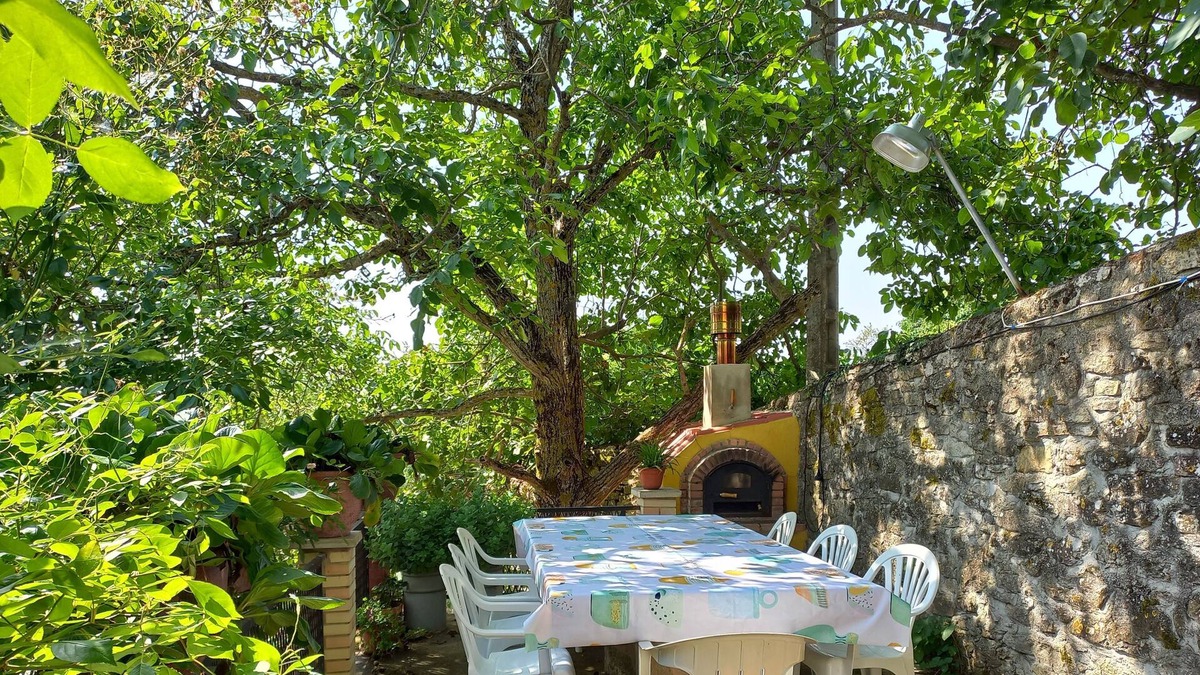 Azcona Cottage | Casa Albaitar, Rural accommodation with garden