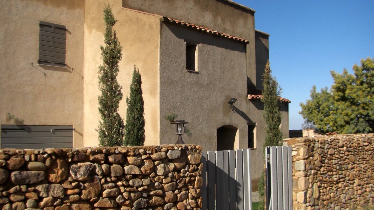 Calenzana House | CASA ALBITRU * sheltered by its stone wall