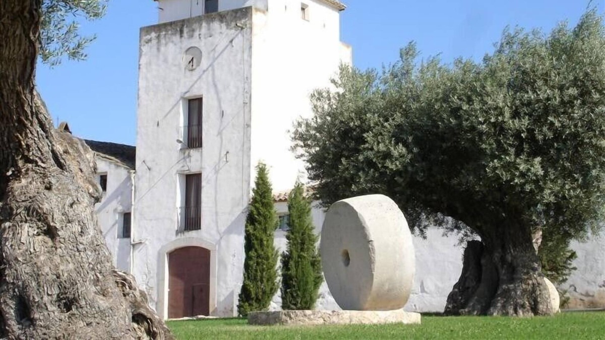 Tivissa Villa | Casa Alerny - Reformed Winery with Pool. Beautiful Vinyards. 7 BR, 7 BA.