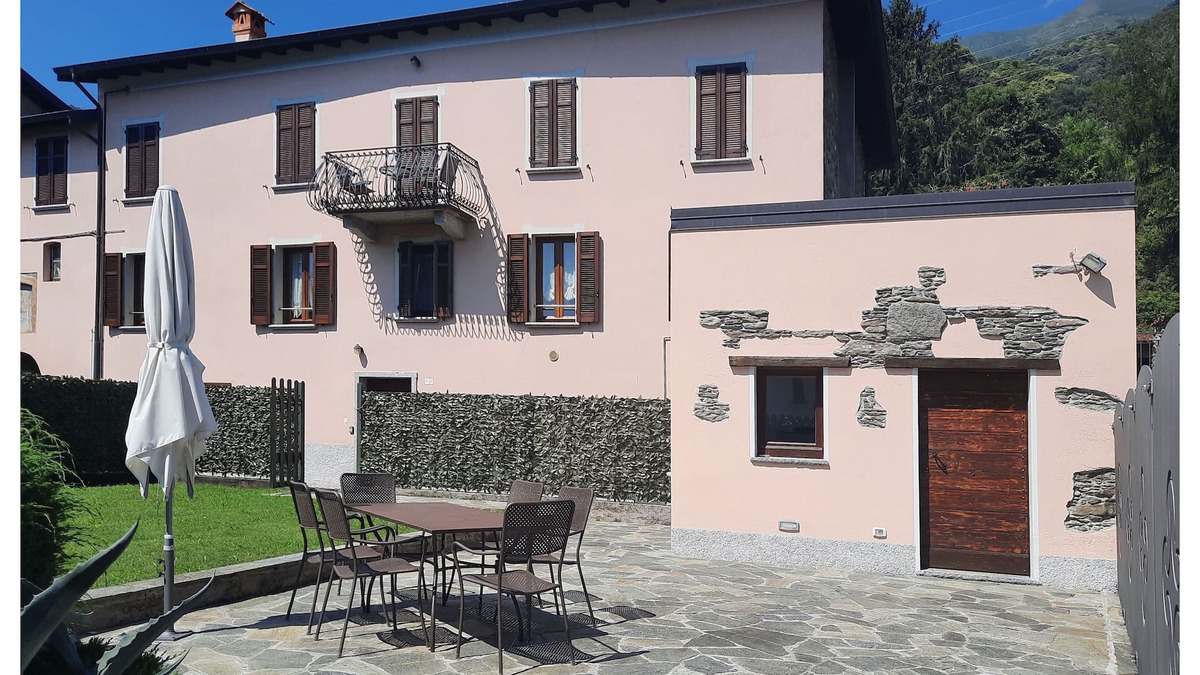 Vignola House | "Casa Alice" large private garden- lake and mountains- free WiFi