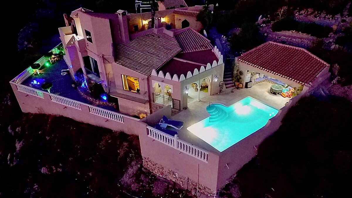 Turre Villa | Casa Alta Villa, 3 bed, private pool, mountain views, gardens, wifi.