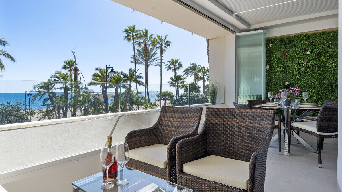 Estepona Apartment | Casa Alyssa - 1 bed front row in Estepona