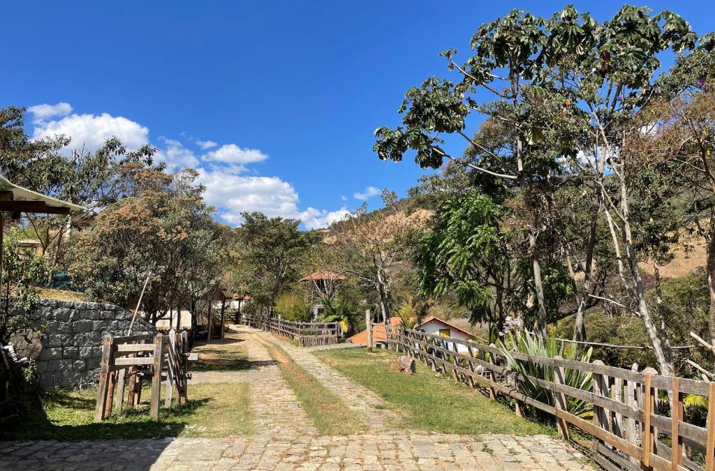 Passa Quatro House | Casa Amarela