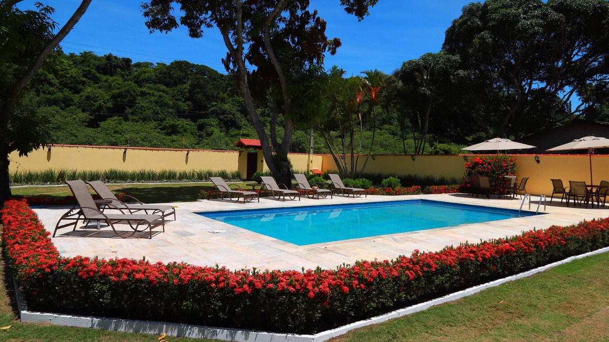 Nova Esperanca House | Casa Amarela Colonial - Beach house with pool