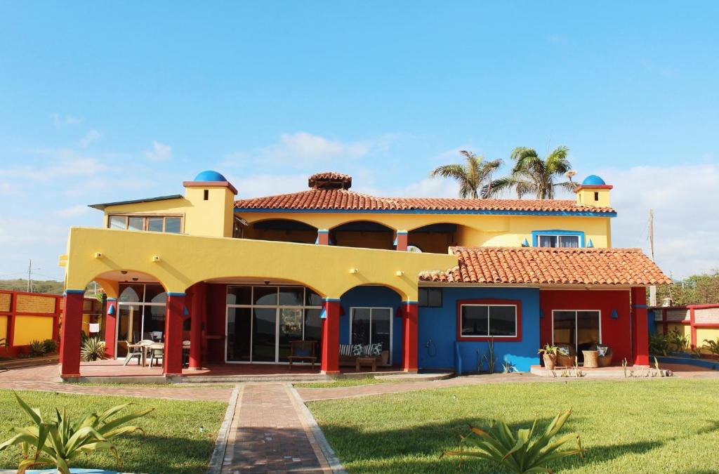 Puerto Cayo Villa | Casa Amarilla