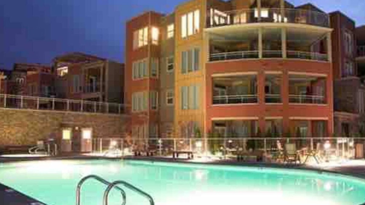 Vernon Condo | Casa Amigos: a beachfront resort 2bdrm condo w/heated pool, hot tub & BOAT SLIP