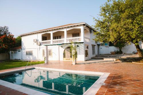 Aregua House | Casa Amistad