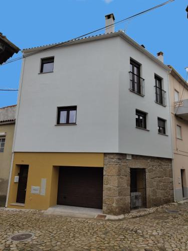 Ferro House | Casa Angulosa